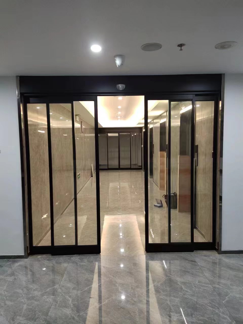 响水县玻璃伸缩门
